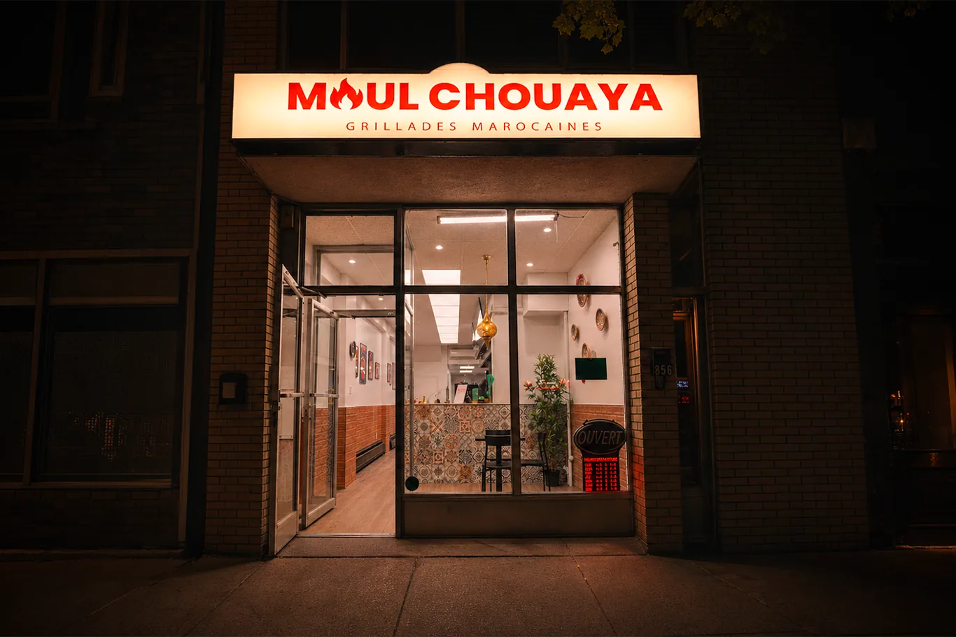 Façade du restaurant Moul Chouaya à Montréal